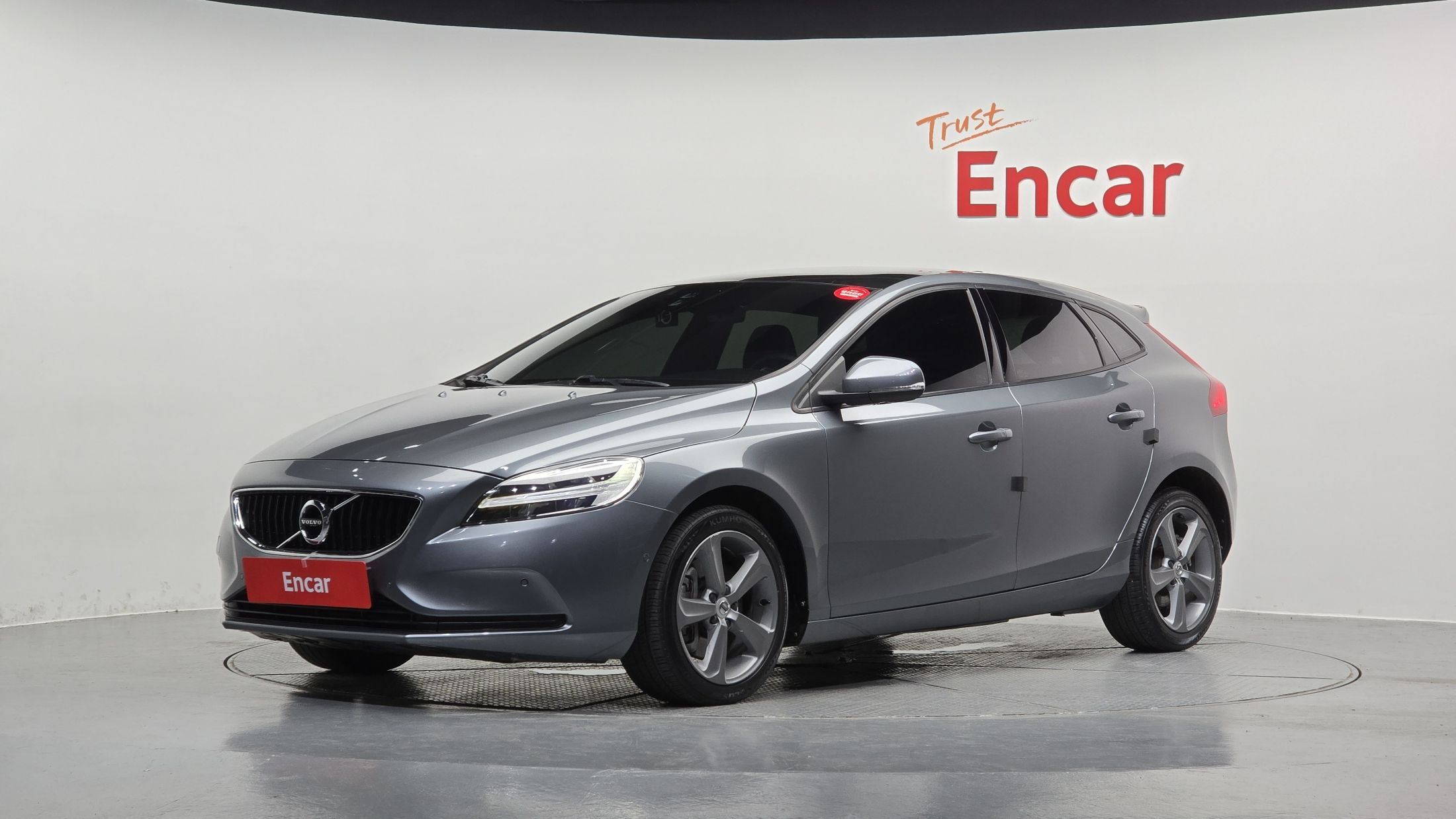 VOLVO V40 2018