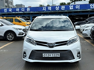 TOYOTA SIENNA 2019