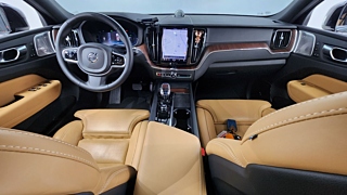 VOLVO XC60 2023
