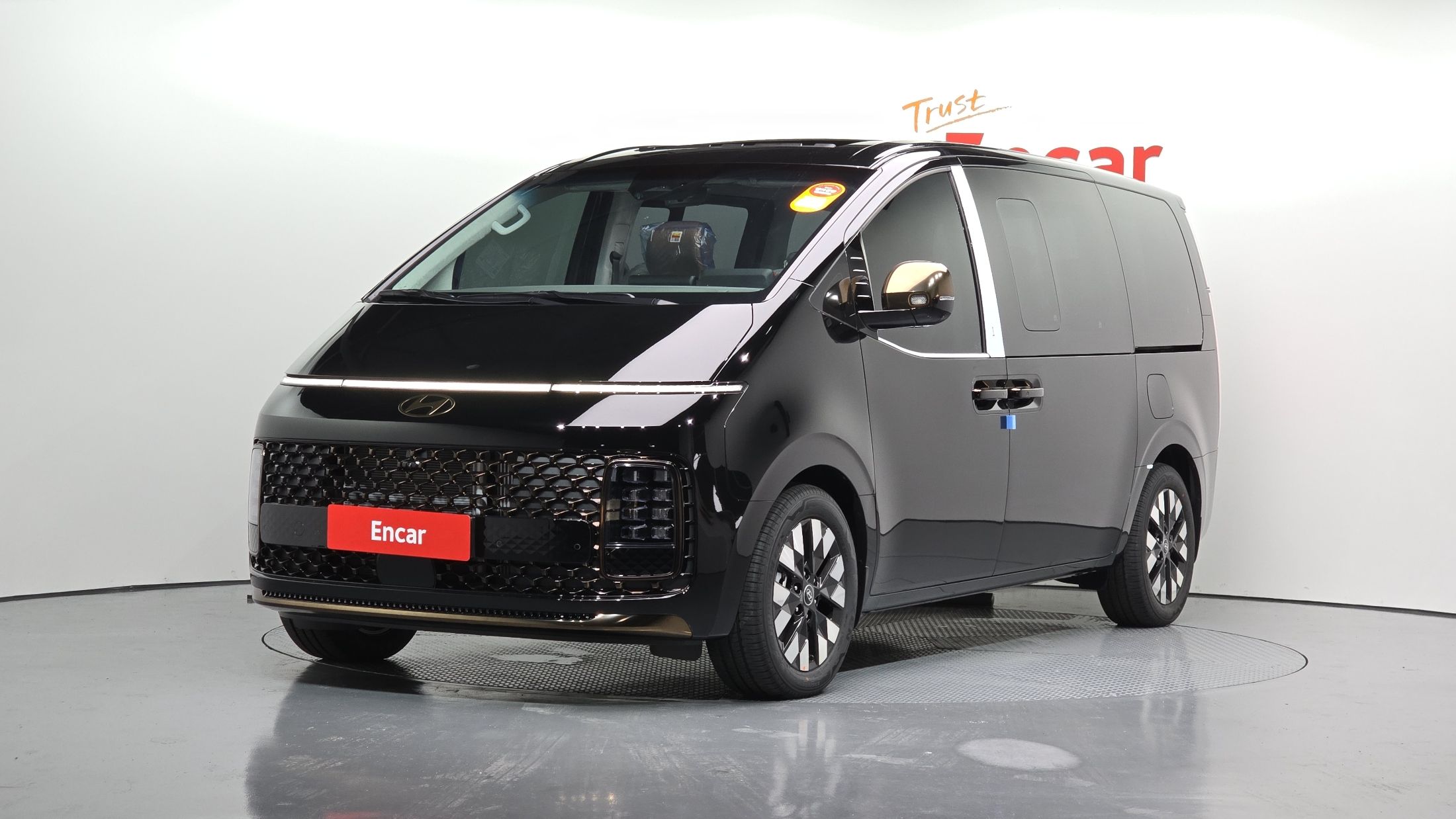 HYUNDAI STARIA 2025