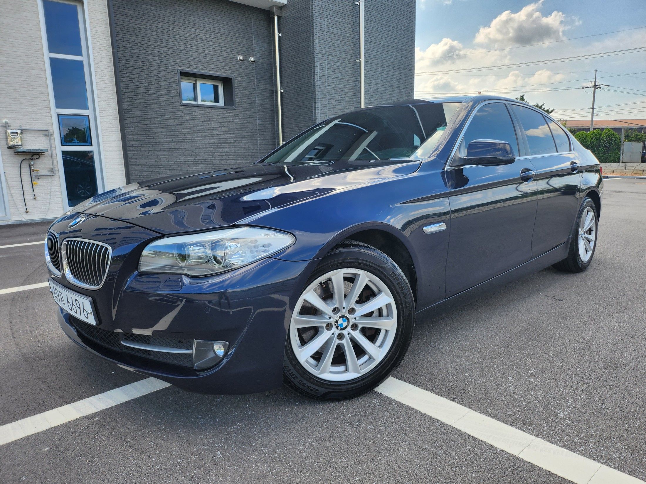 BMW 5-SERIES F10 2011