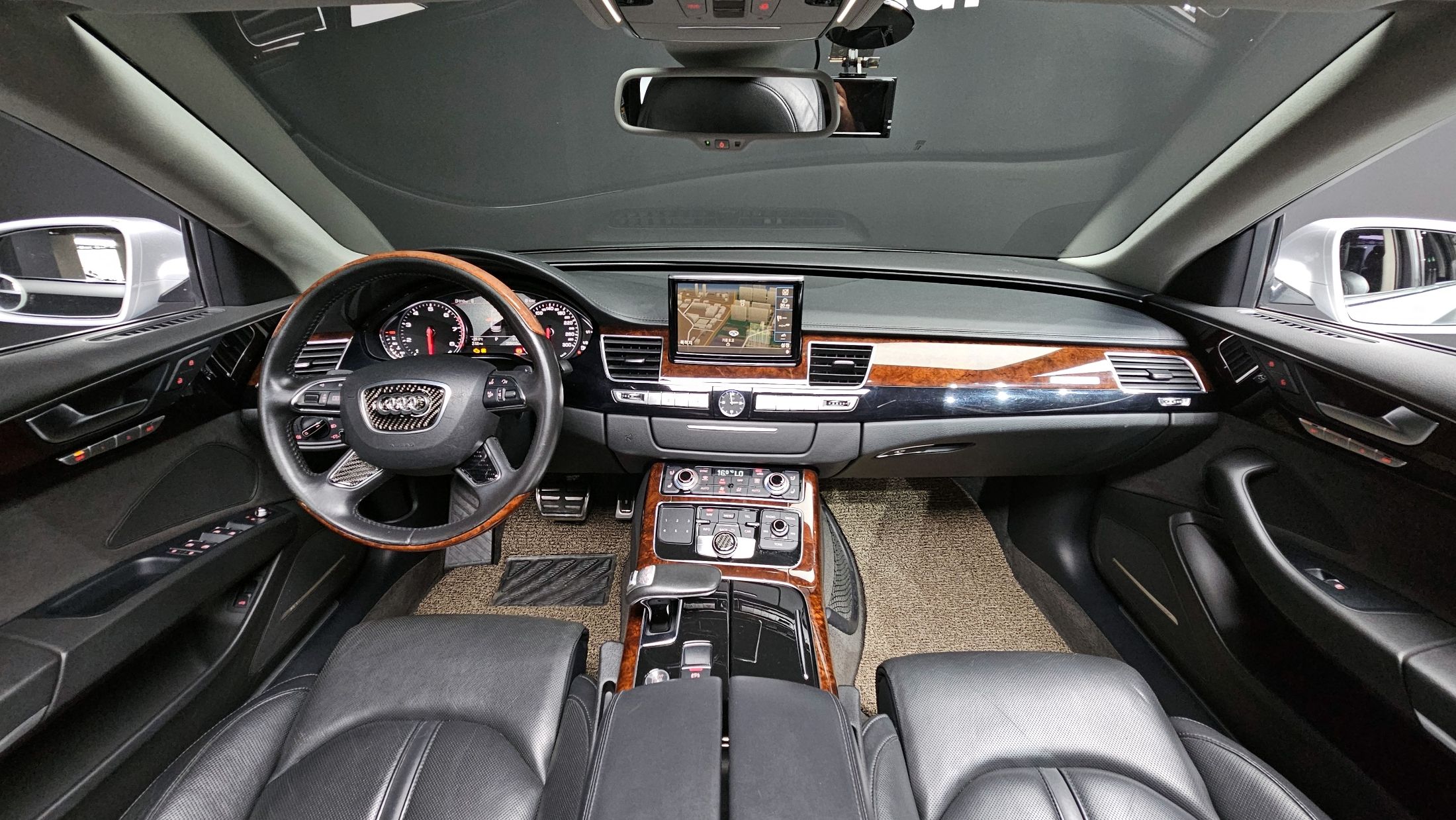 AUDI A8 2011
