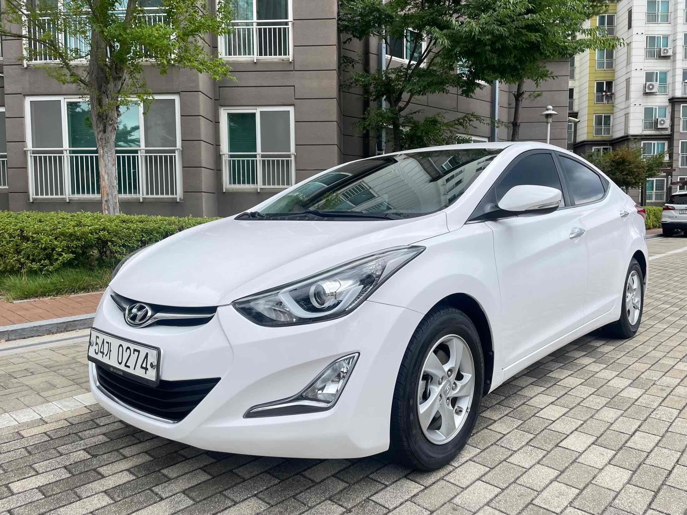 HYUNDAI AVANTE 2015
