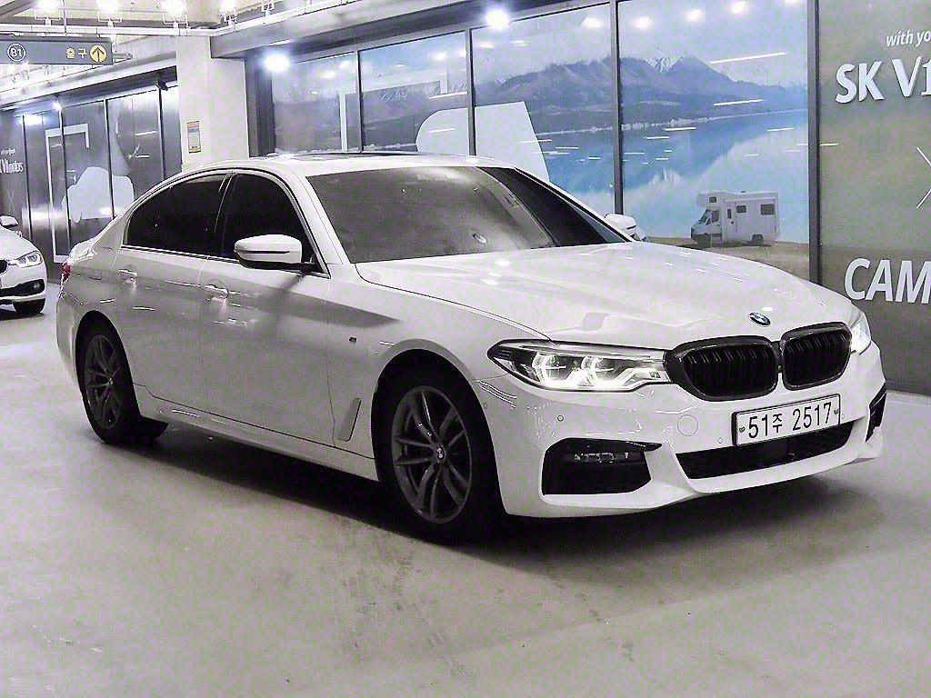 BMW 5-SERIES G30 2019