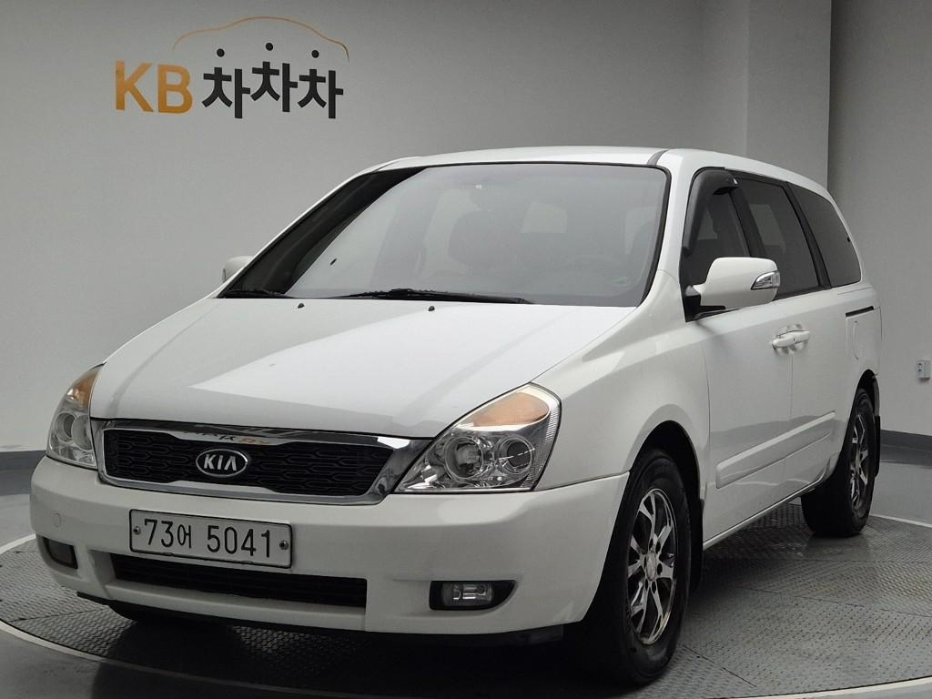 KIA CARNIVAL R