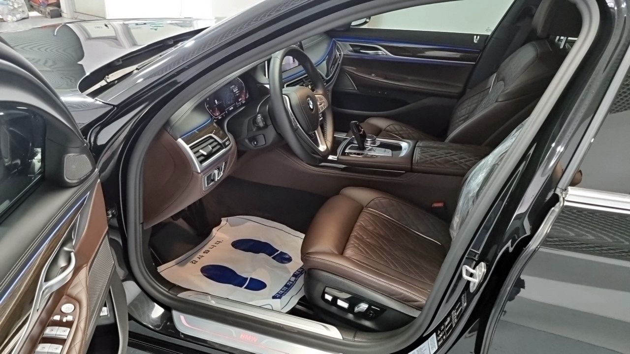 BMW 7-SERIES G11 2021
