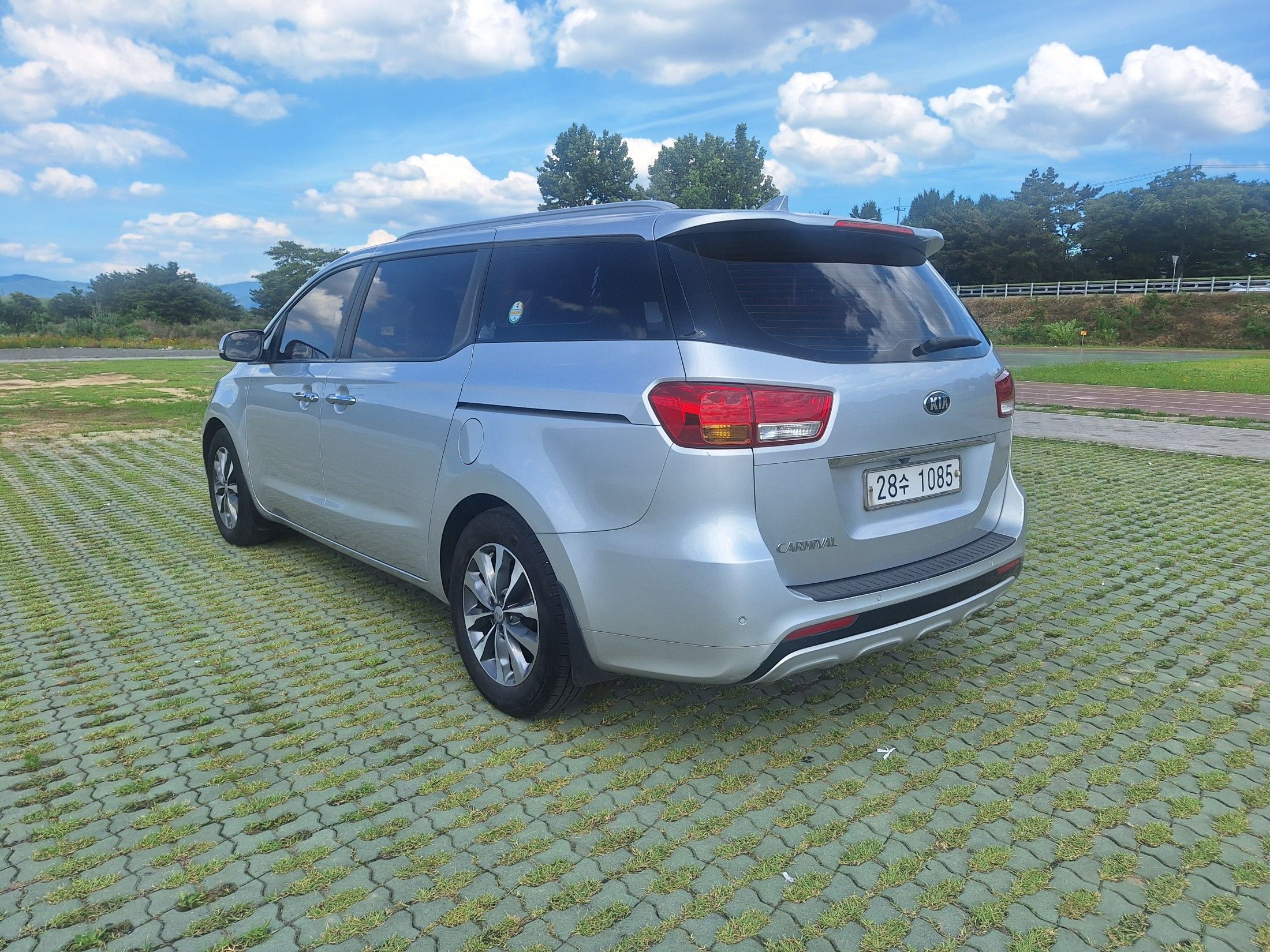 KIA CARNIVAL 2016