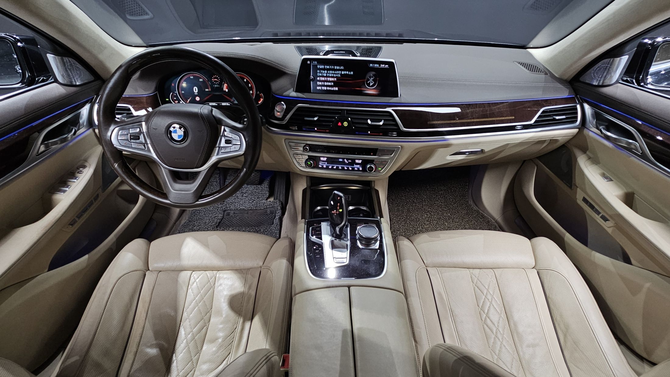 BMW 7-SERIES G11 2015