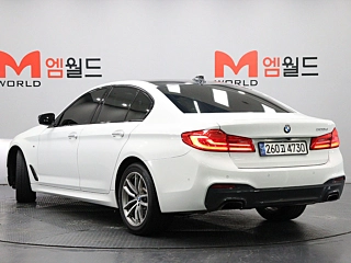 BMW 5-SERIES G30 2017