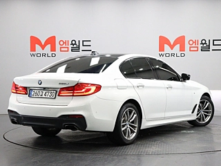 BMW 5-SERIES G30 2017