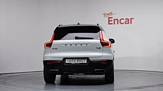 VOLVO XC40 2020