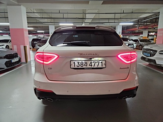 MASERATI LEVANTE 2020