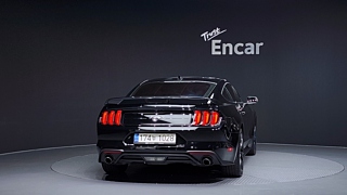 FORD MUSTANG 2021