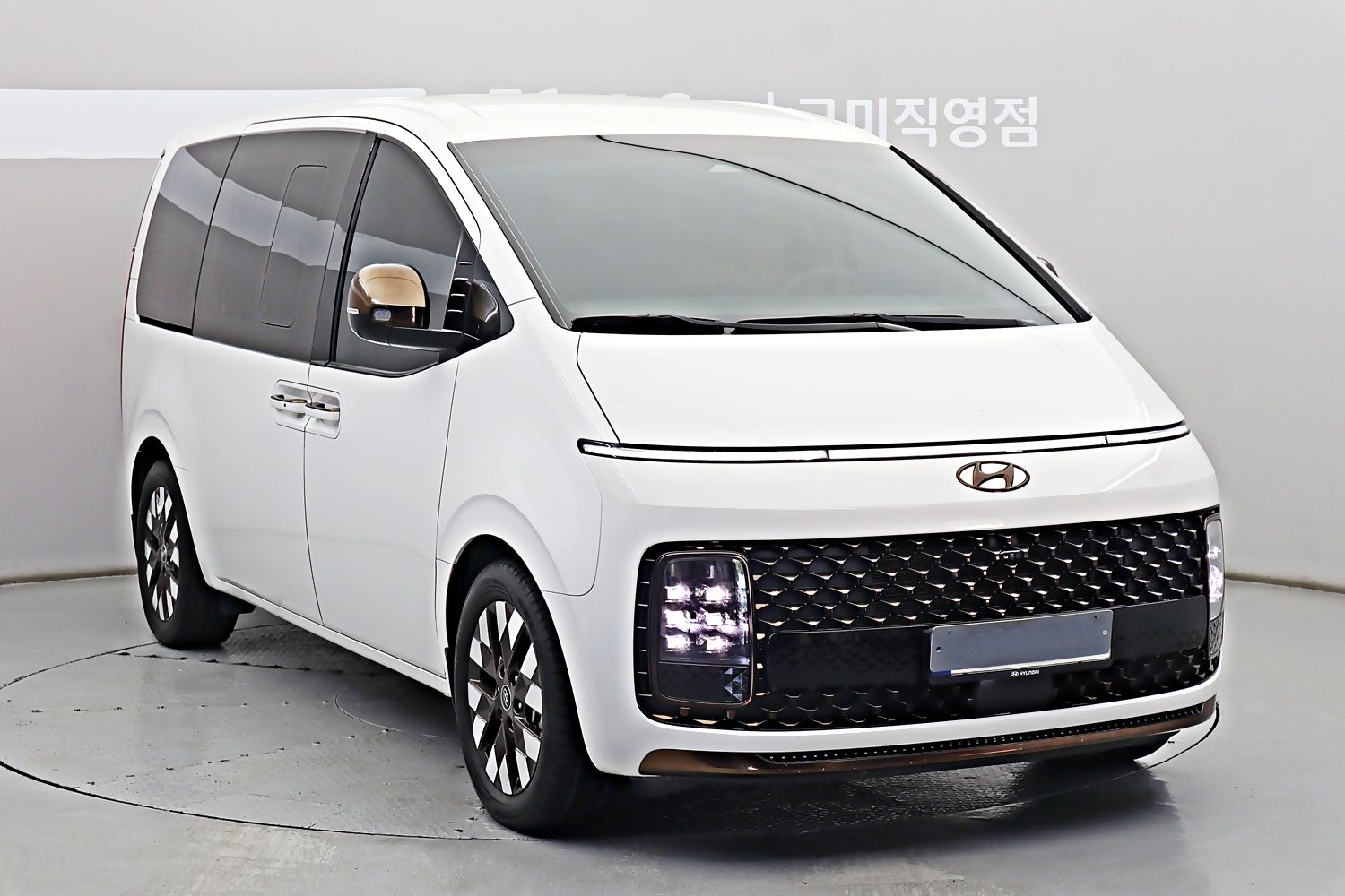 HYUNDAI STARIA 2023
