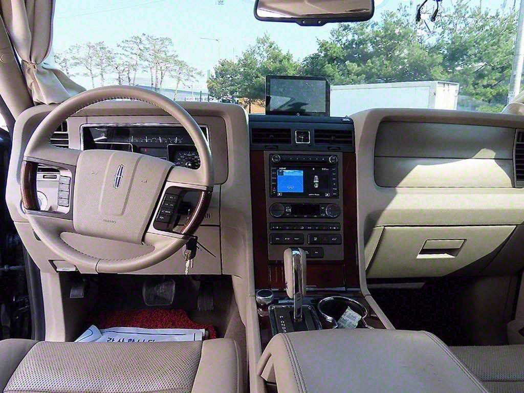 LINCOLN NAVIGATOR 2014