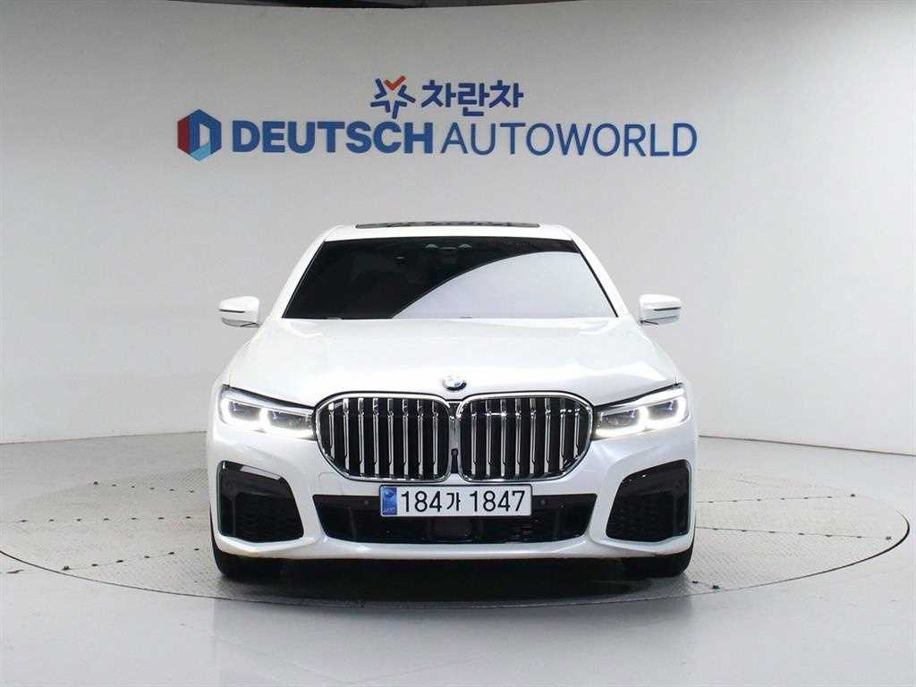 BMW 7-SERIES G11 2015
