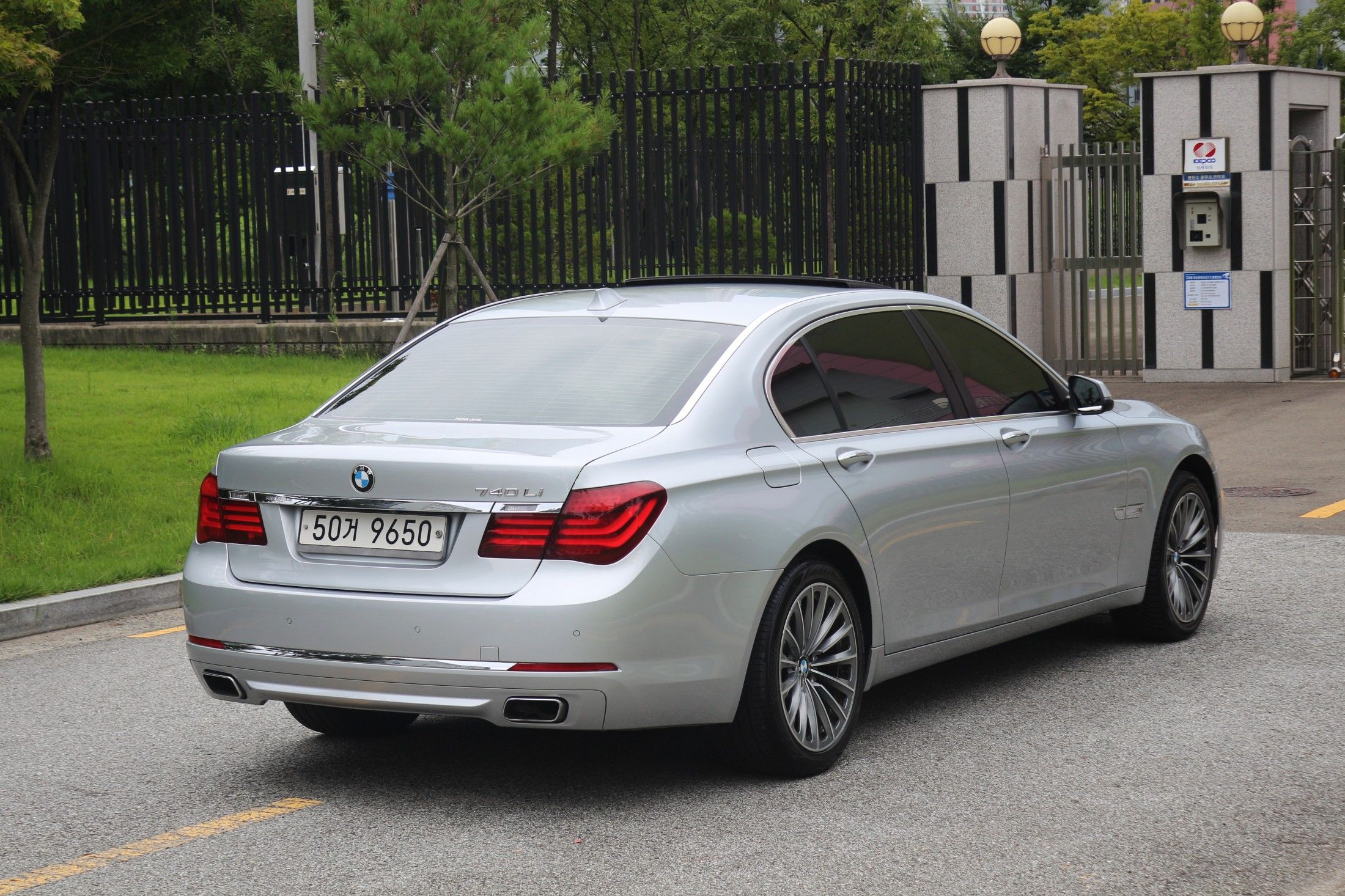 BMW 7-SERIES F01 2014