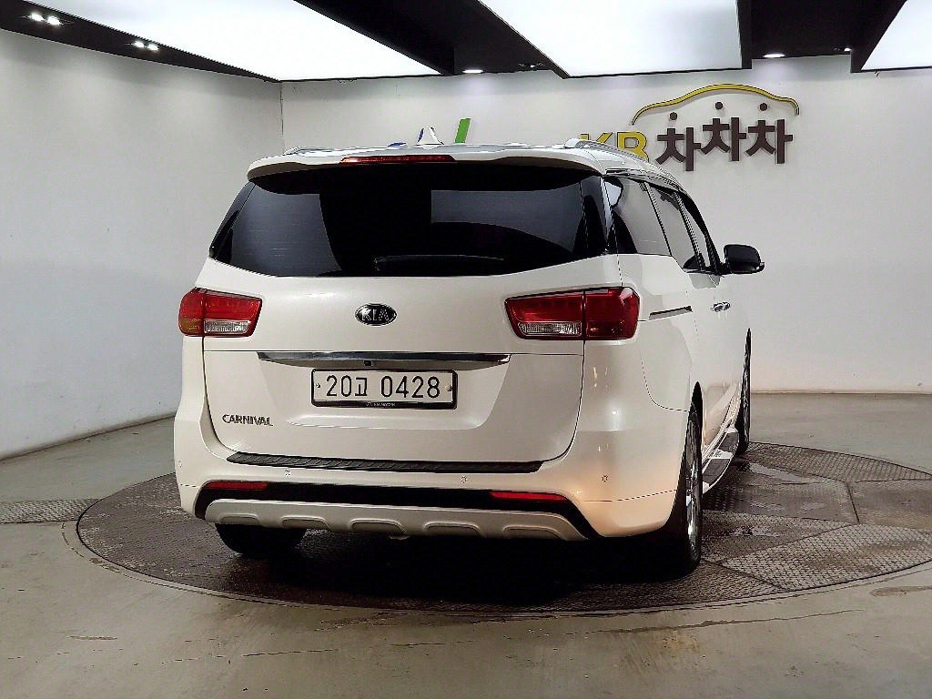 KIA CARNIVAL 2016