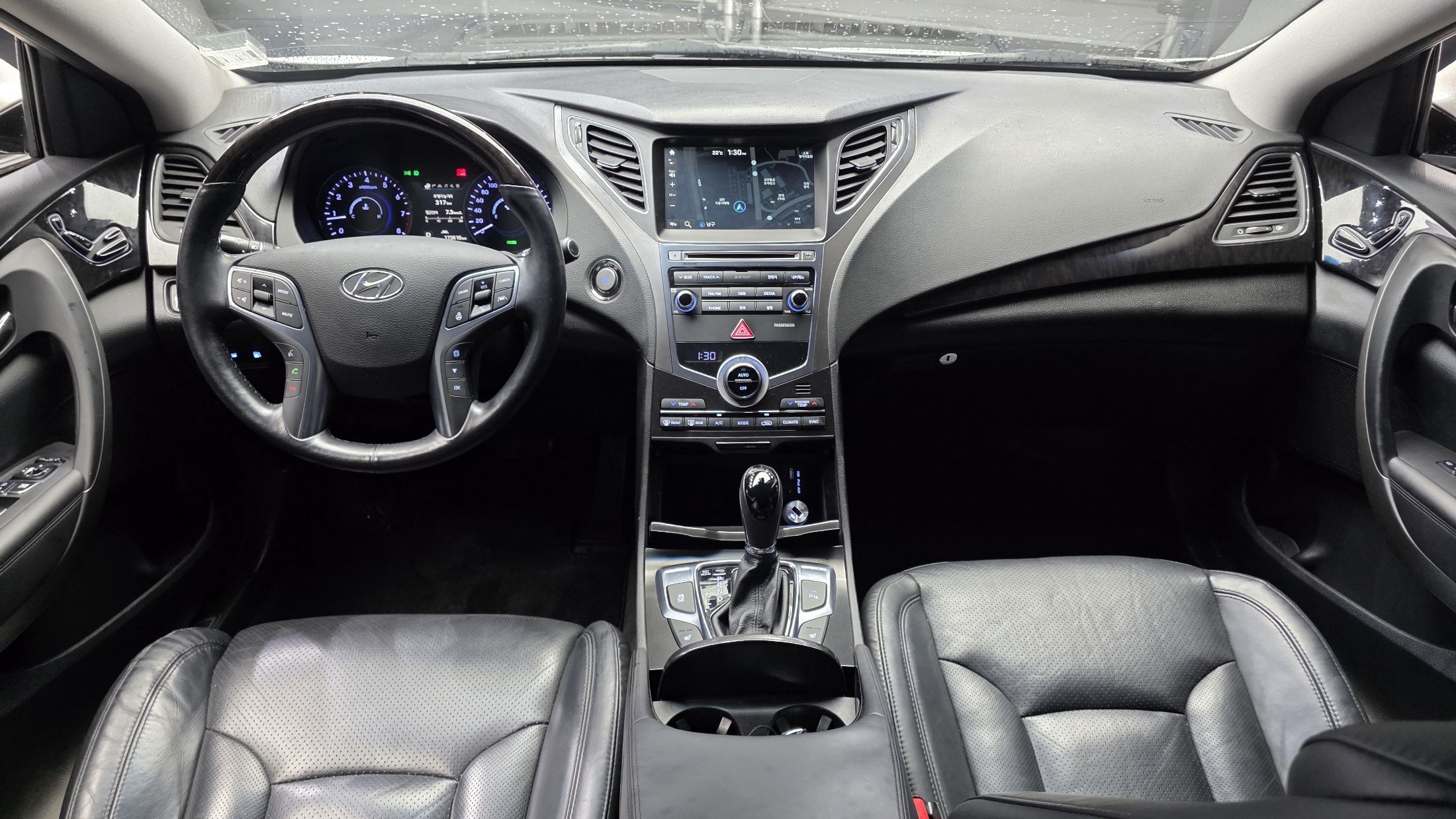 HYUNDAI GRANDEUR HG 2015