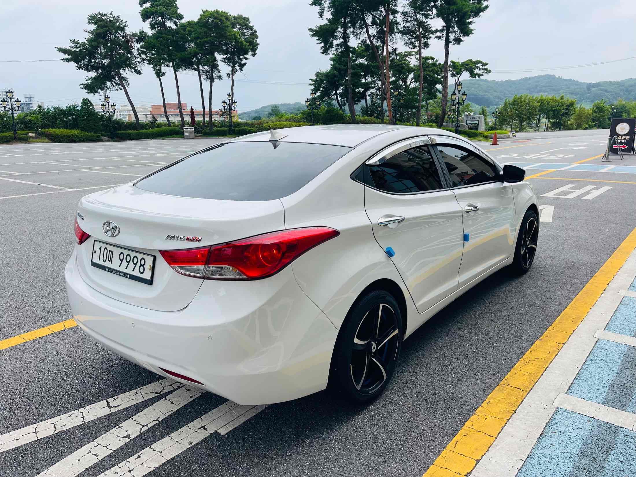 HYUNDAI AVANTE MD 2010