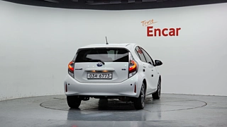 TOYOTA PRIUS C 2018
