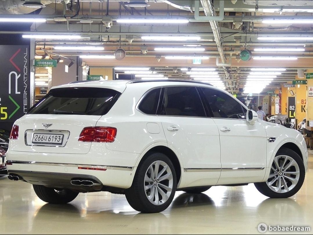 BENTLEY BENTAYGA 2020