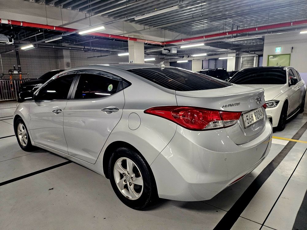 HYUNDAI AVANTE MD 2010