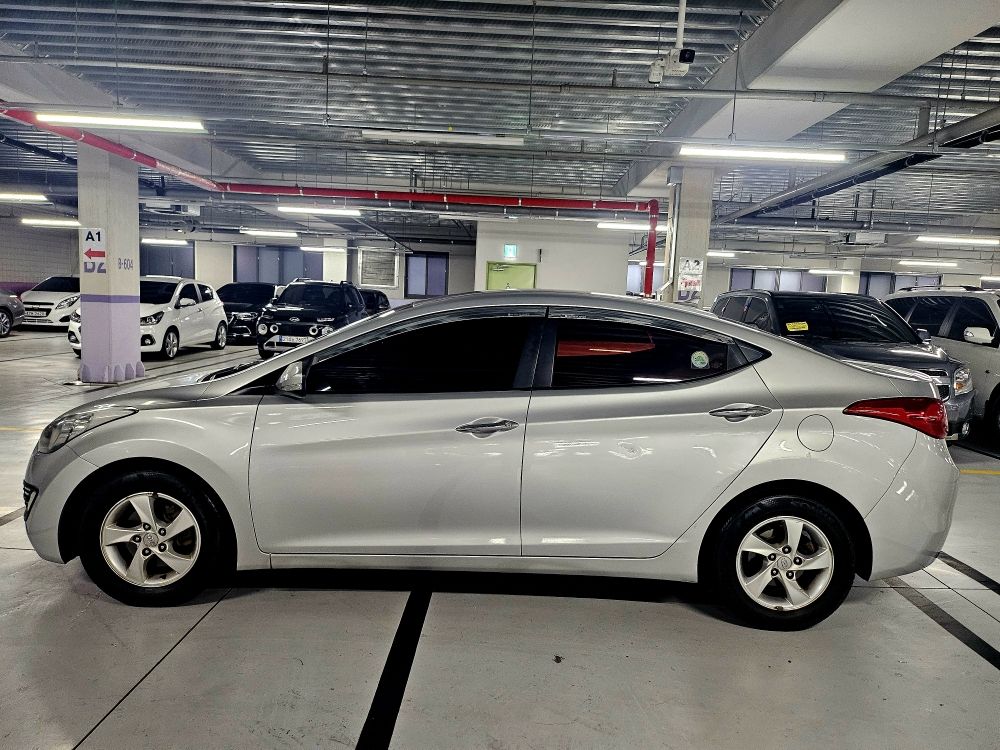 HYUNDAI AVANTE MD 2010