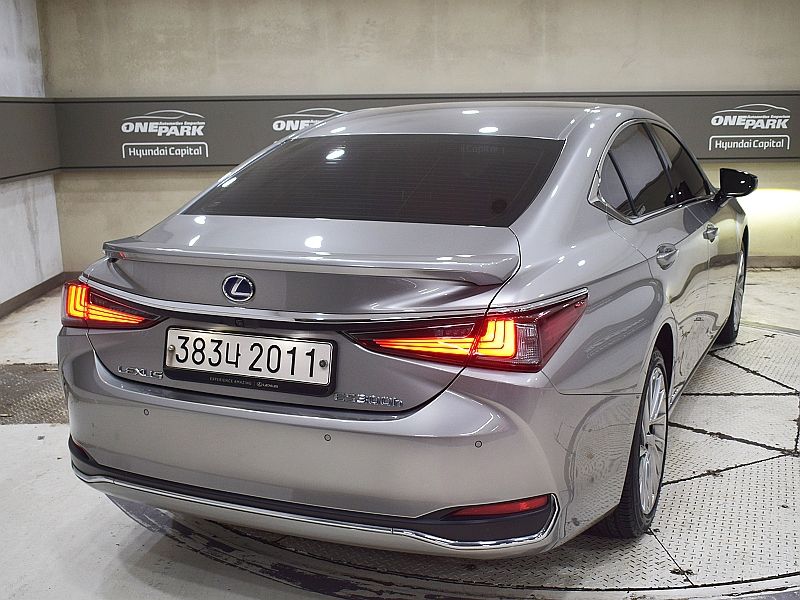 LEXUS ES300H 2021