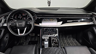 AUDI Q8 4M  55 TFSI Quattro Premium 2022