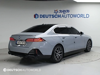 BMW 5-SERIES G60 2024