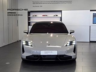 PORSCHE TAYCAN 2024