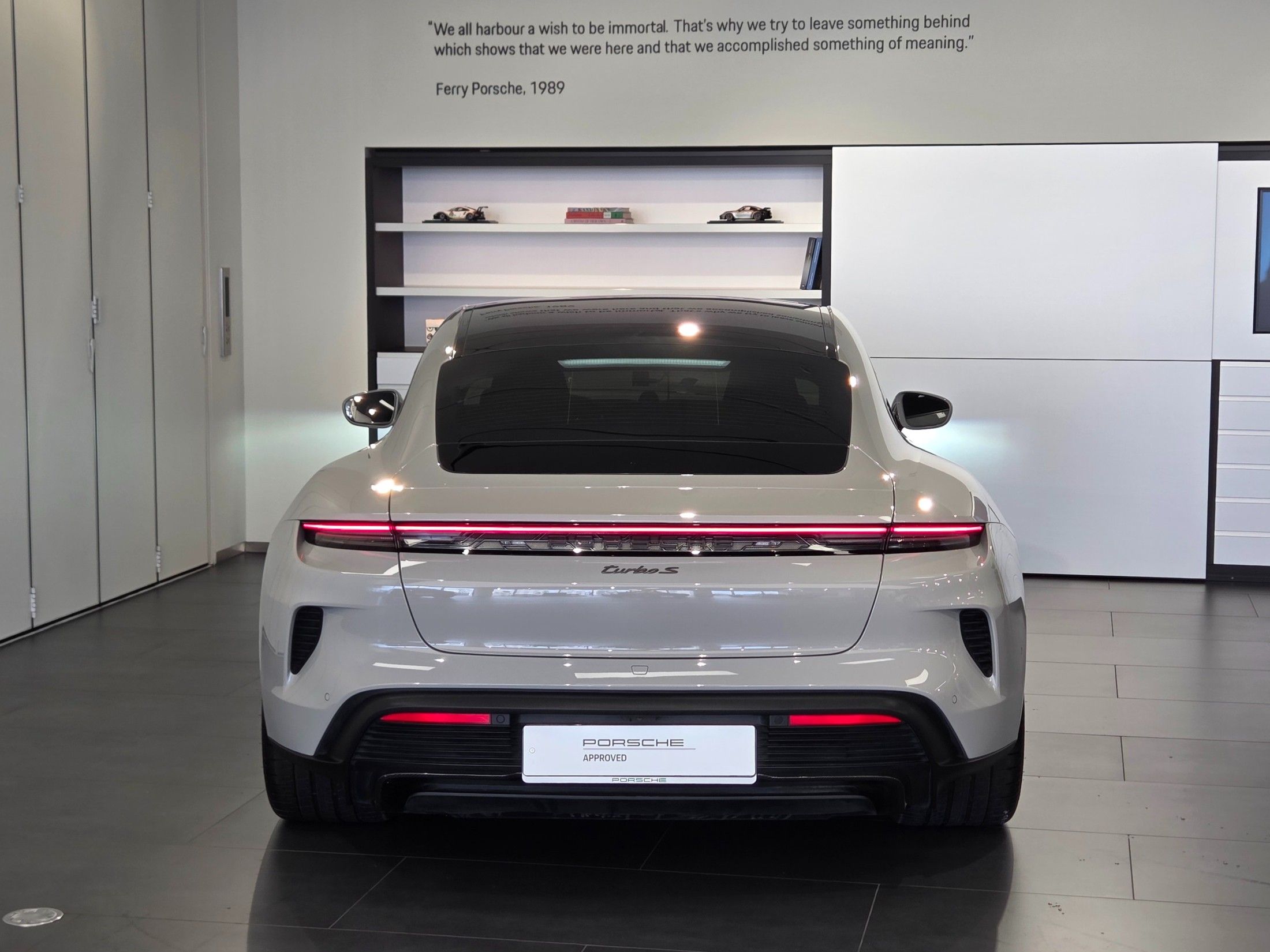 PORSCHE TAYCAN 2024