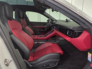 PORSCHE TAYCAN 2024