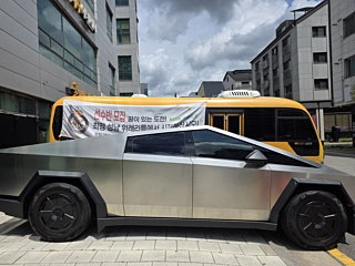 TESLA CYBERTRUCK  AWD 2024