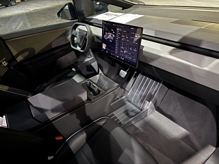 TESLA CYBERTRUCK  2024