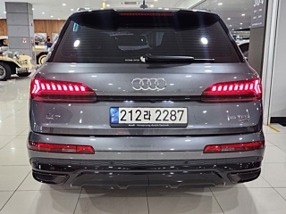 AUDI Q7 4M 2023