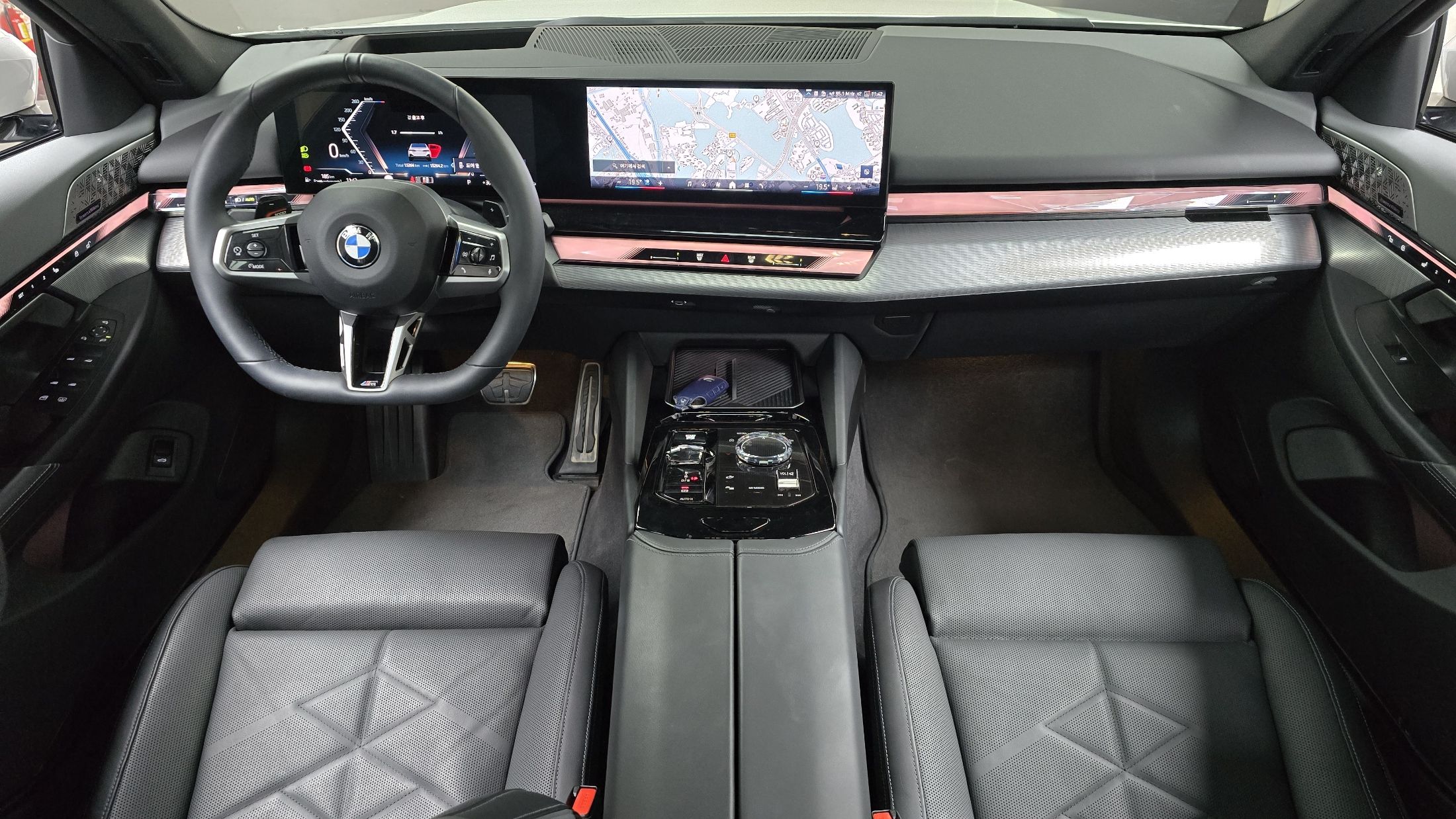 BMW 5-SERIES G60 2025