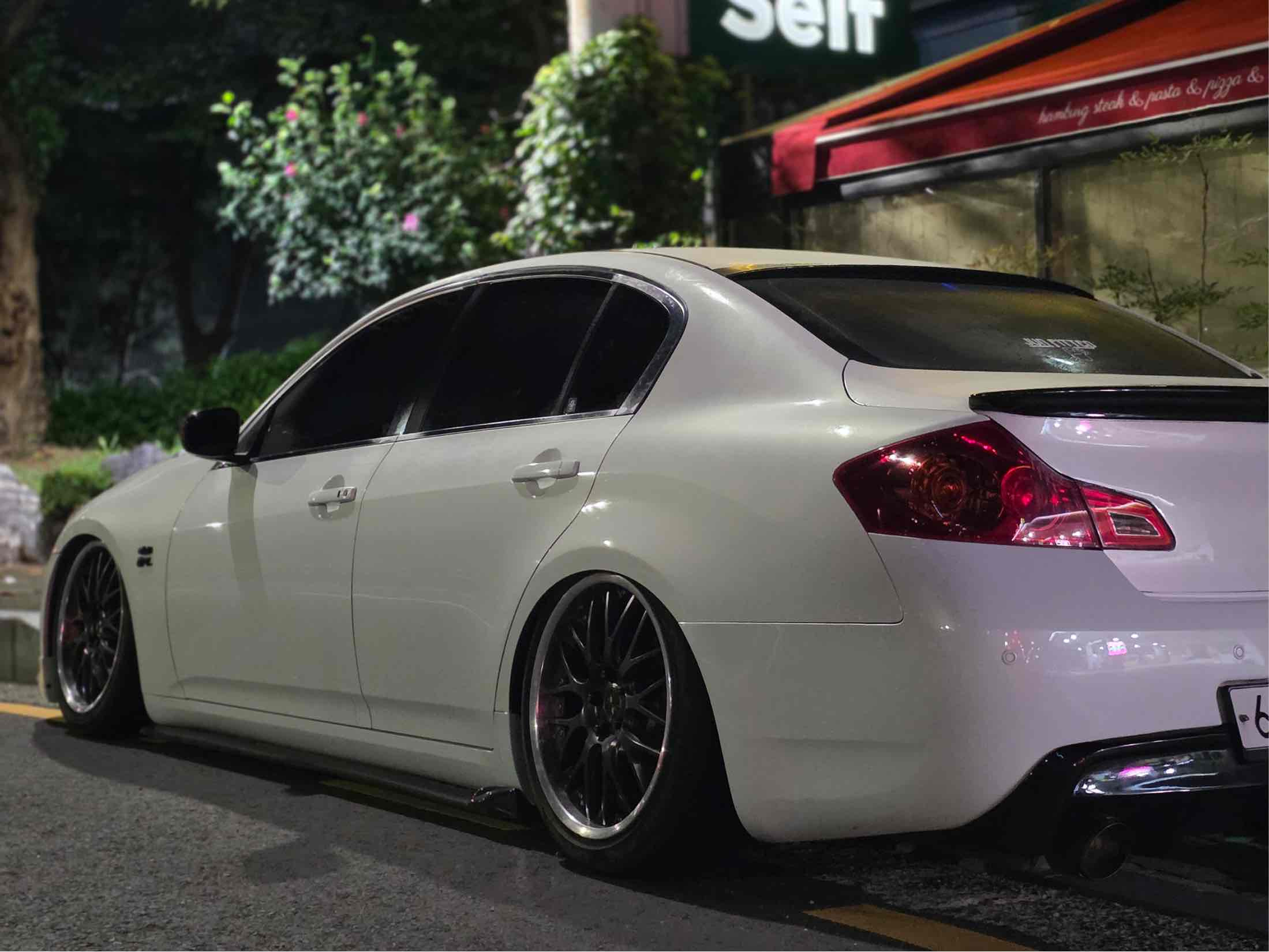 INFINITI G37 2010