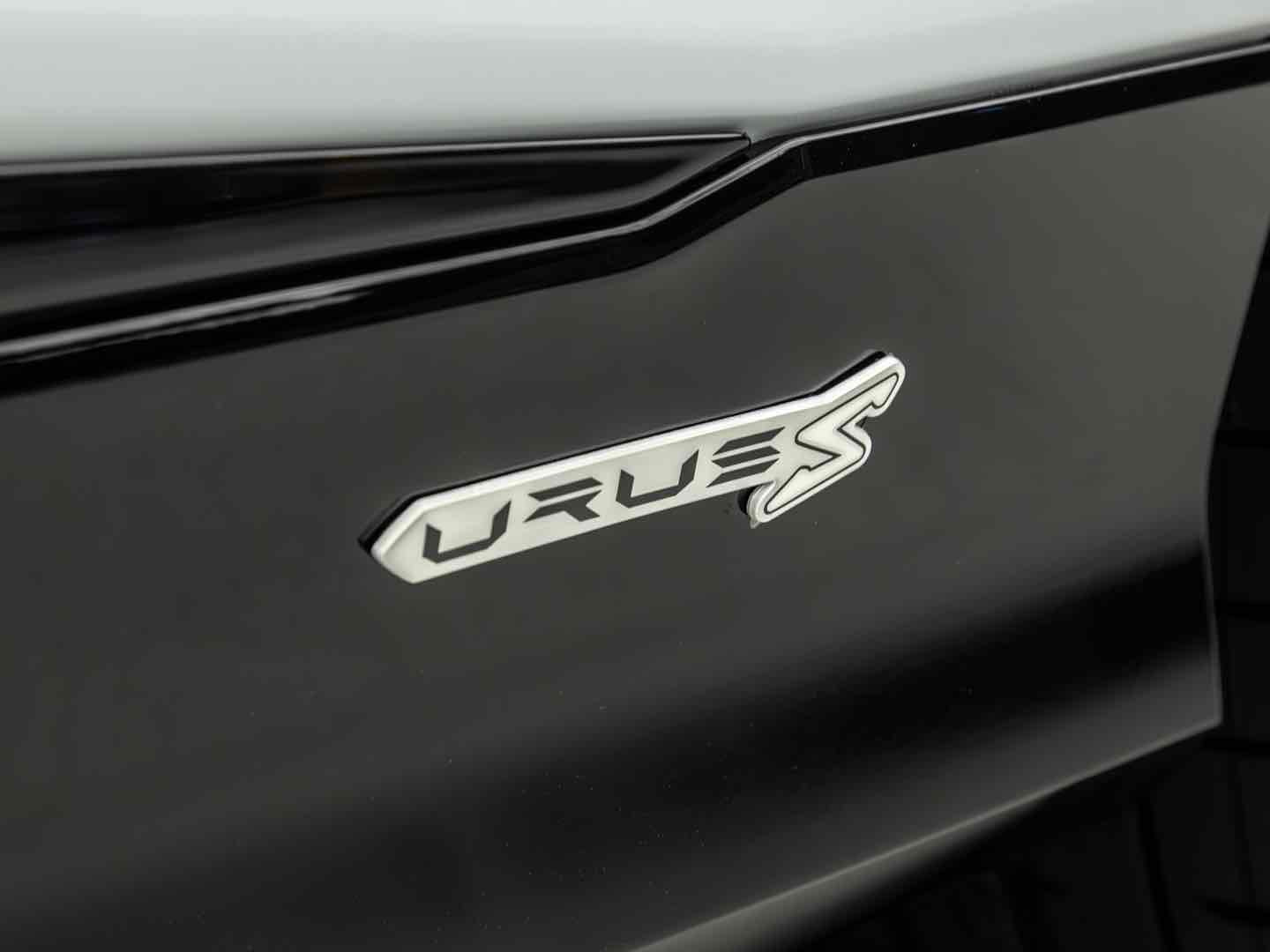 LAMBORGHINI URUS 2024