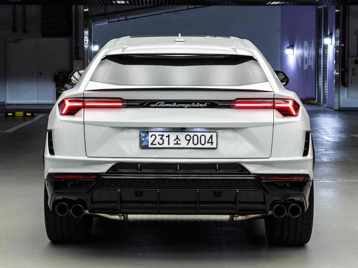 LAMBORGHINI URUS 2024