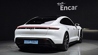 PORSCHE TAYCAN 2023