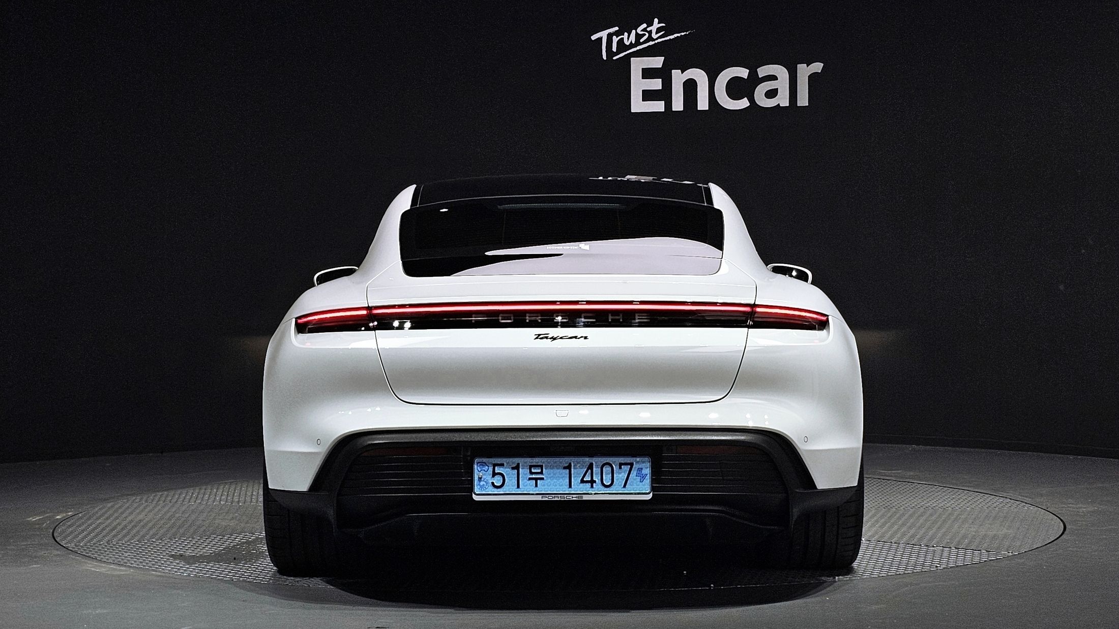 PORSCHE TAYCAN 2023