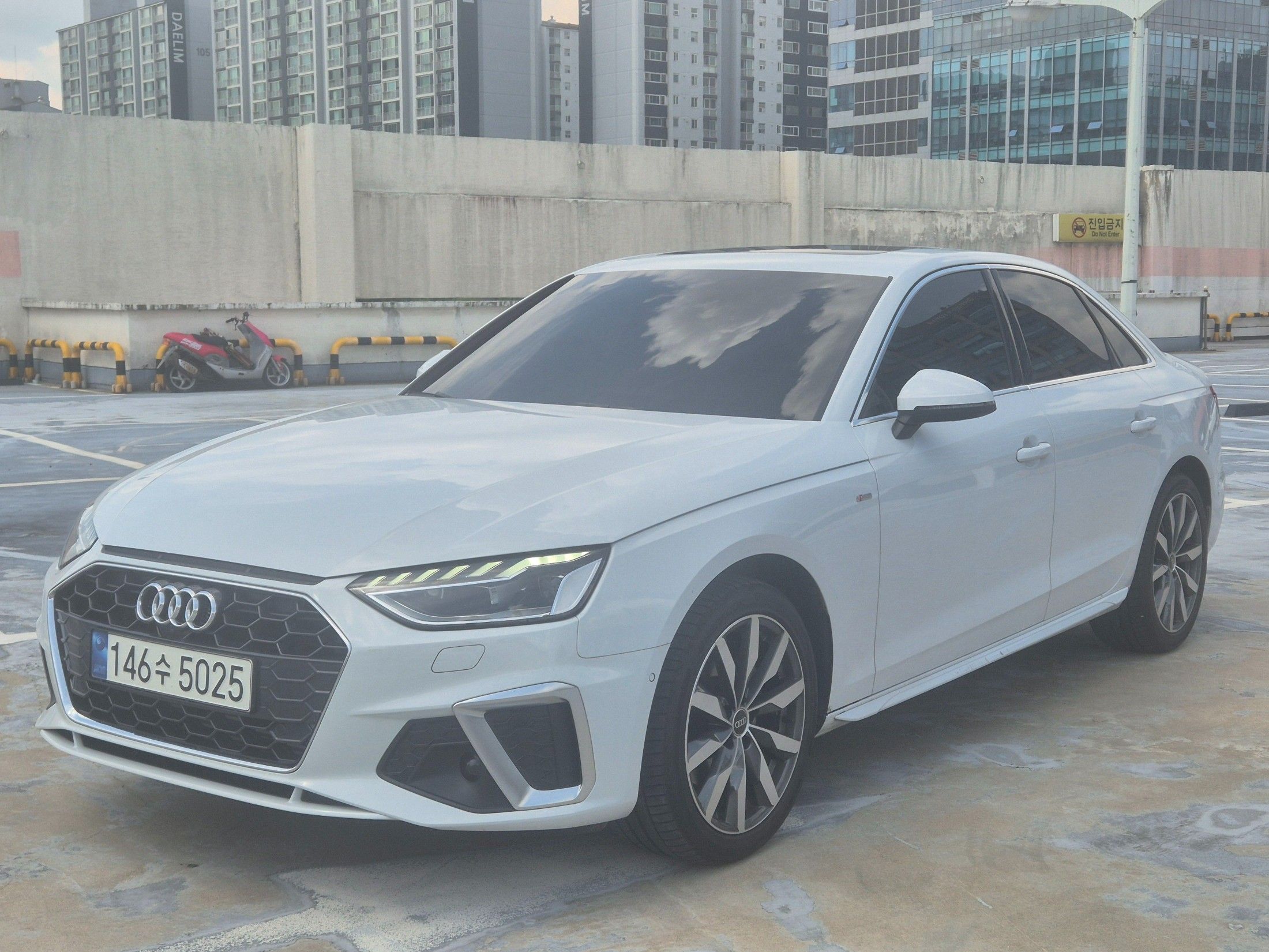 AUDI A4 B9 2023