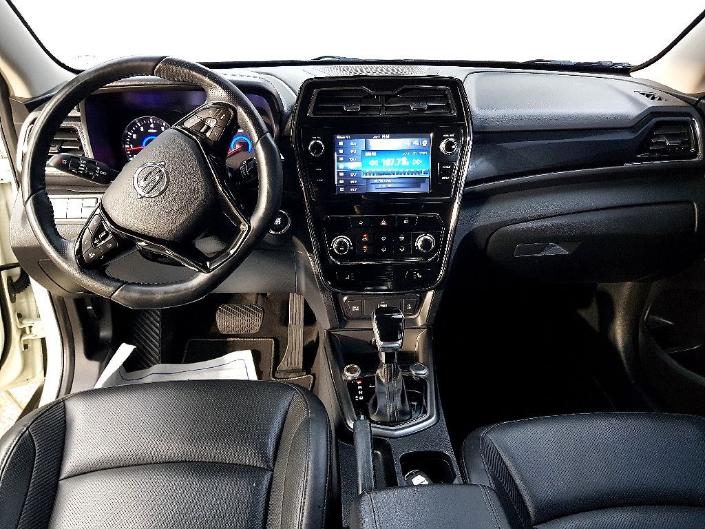 SSANGYONG TIVOLI VERY NEW 2021