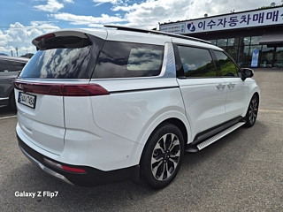KIA CARNIVAL 2023