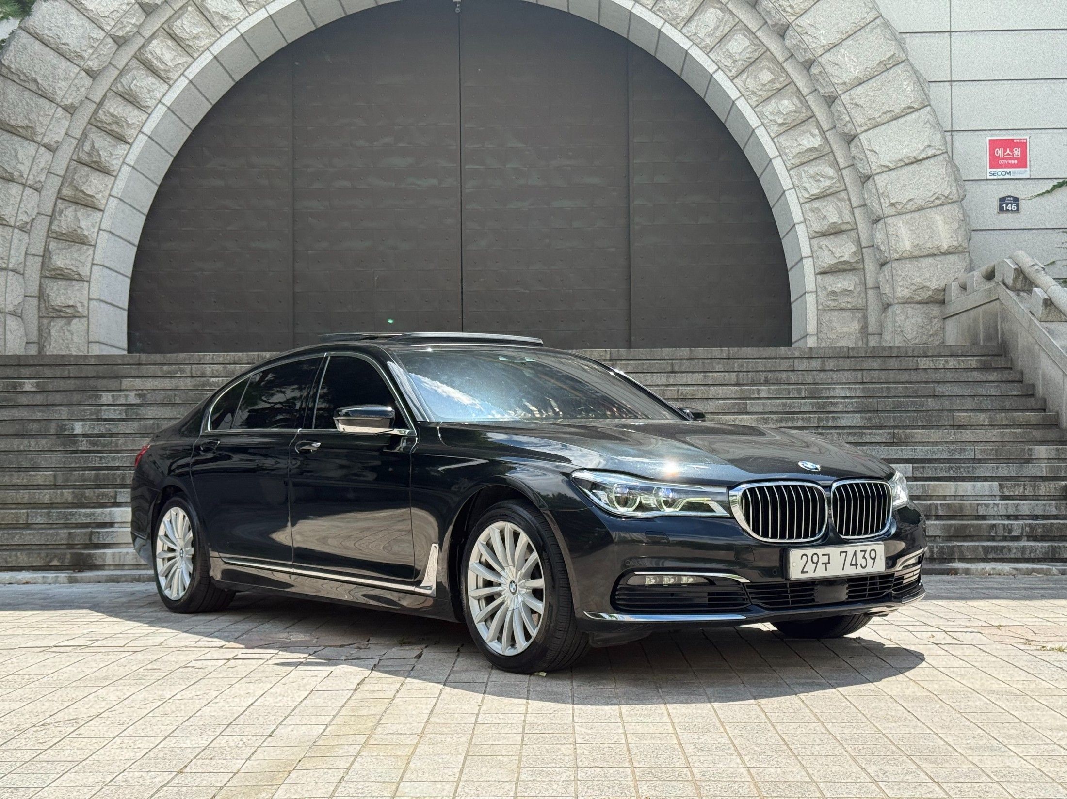 BMW 7-SERIES G11 2015