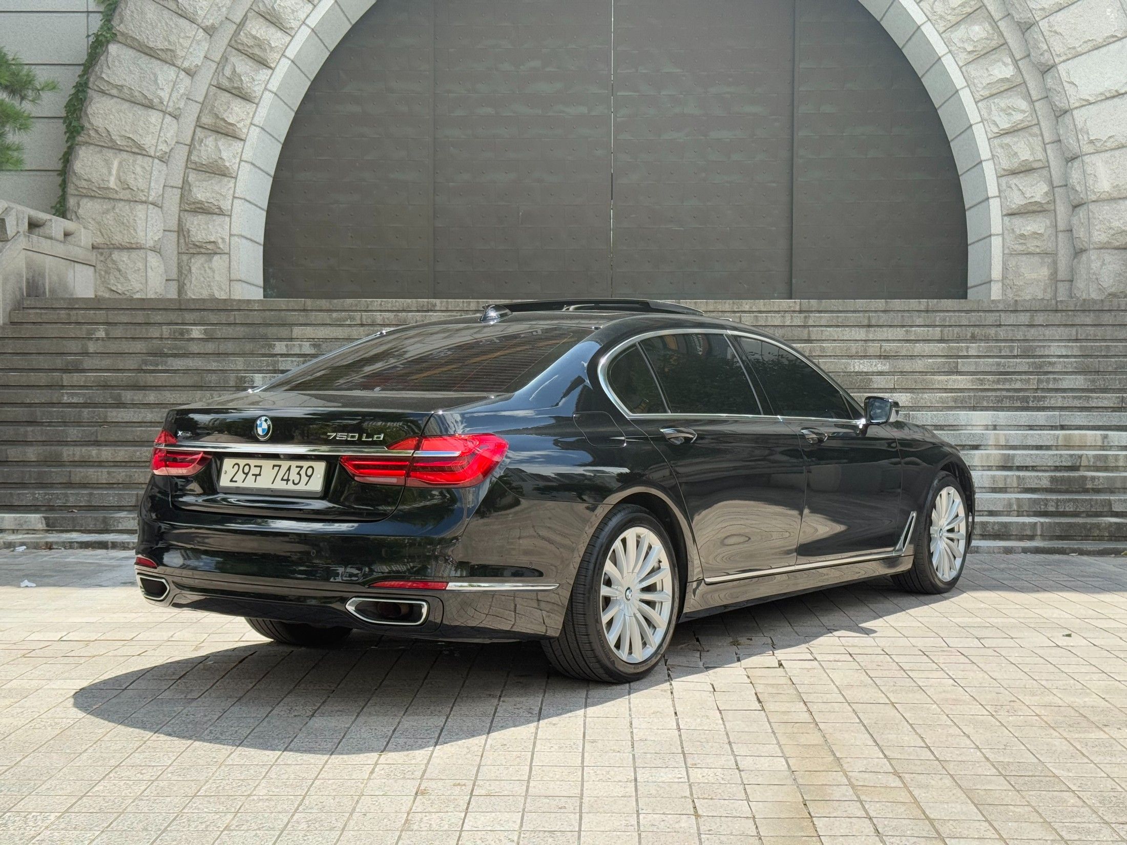 BMW 7-SERIES G11 2015