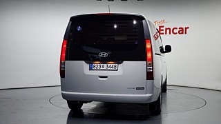HYUNDAI STARIA 2025