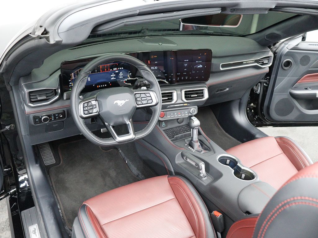 FORD MUSTANG 2024